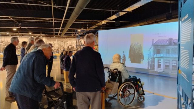 Kijken naar de film van de geschiedenis van Gazelle